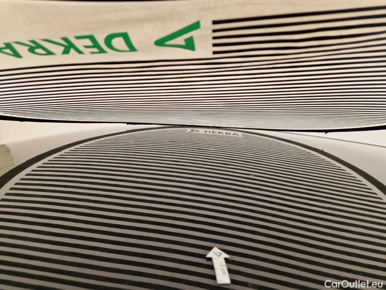  Volkswagen  Golf  Life 1.0 TSI #43