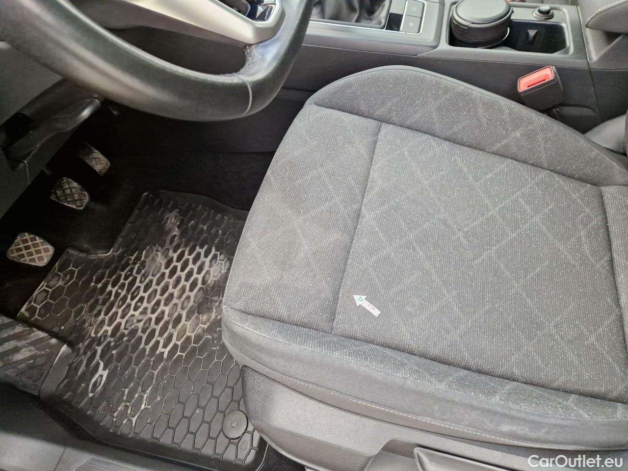  Volkswagen  Golf  Life 1.0 TSI #45