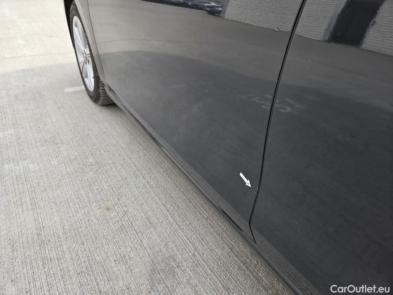  Volkswagen  Golf  Life 1.0 TSI #2