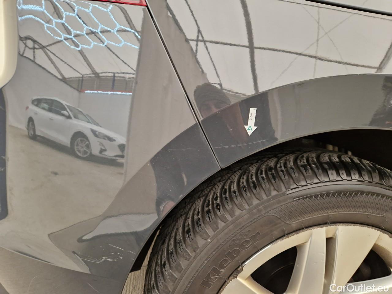  Volkswagen  Golf  Life 1.0 TSI #32