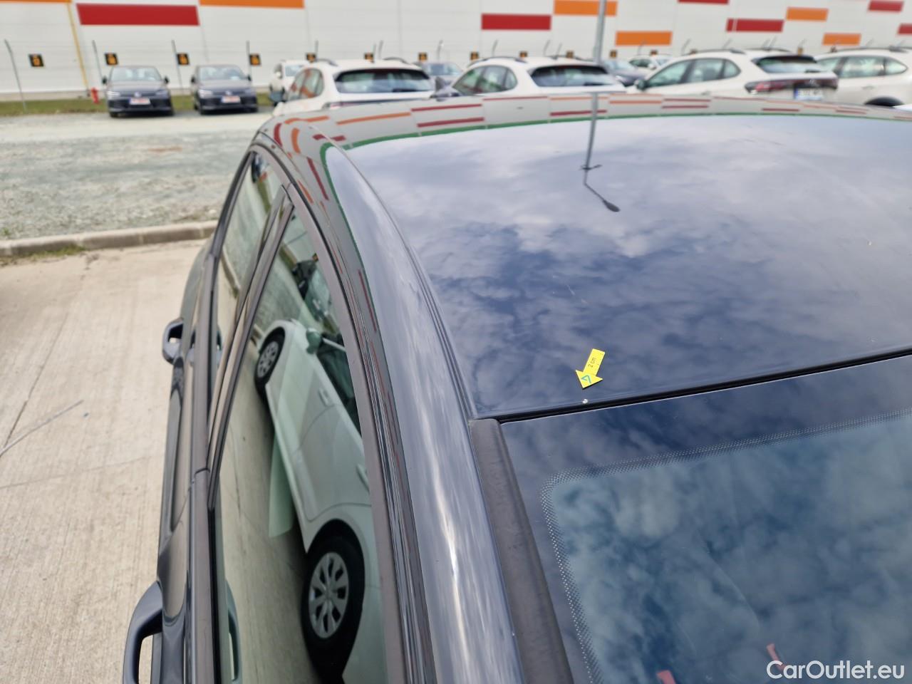  Volkswagen  Golf  Life 1.0 TSI #43