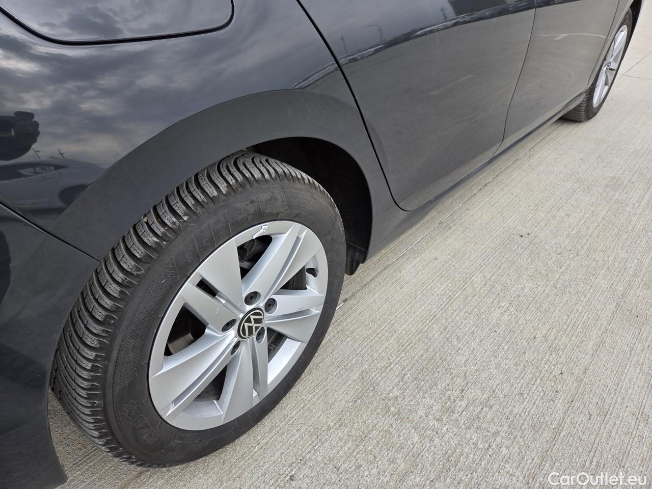  Volkswagen  Golf  Life 1.0 TSI #22