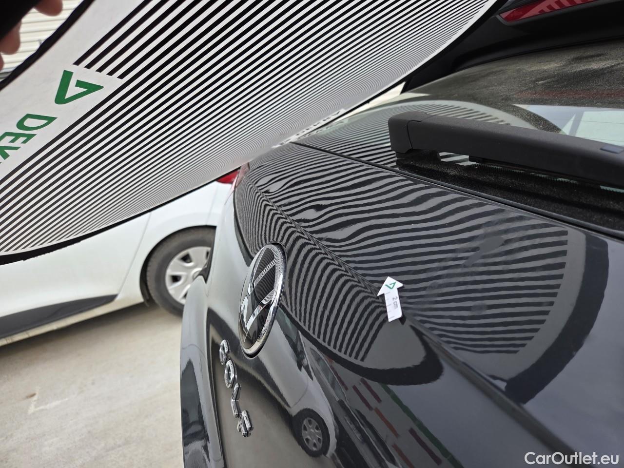  Volkswagen  Golf  Life 1.0 TSI #28