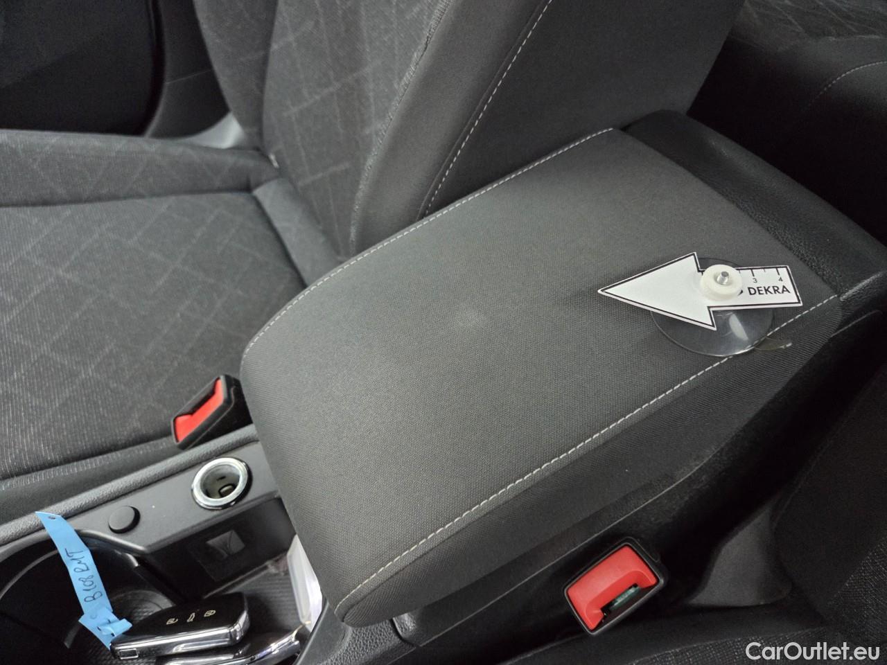  Volkswagen  Golf  Life 1.5 eTSI ACT DSG mild-Hybrid #50