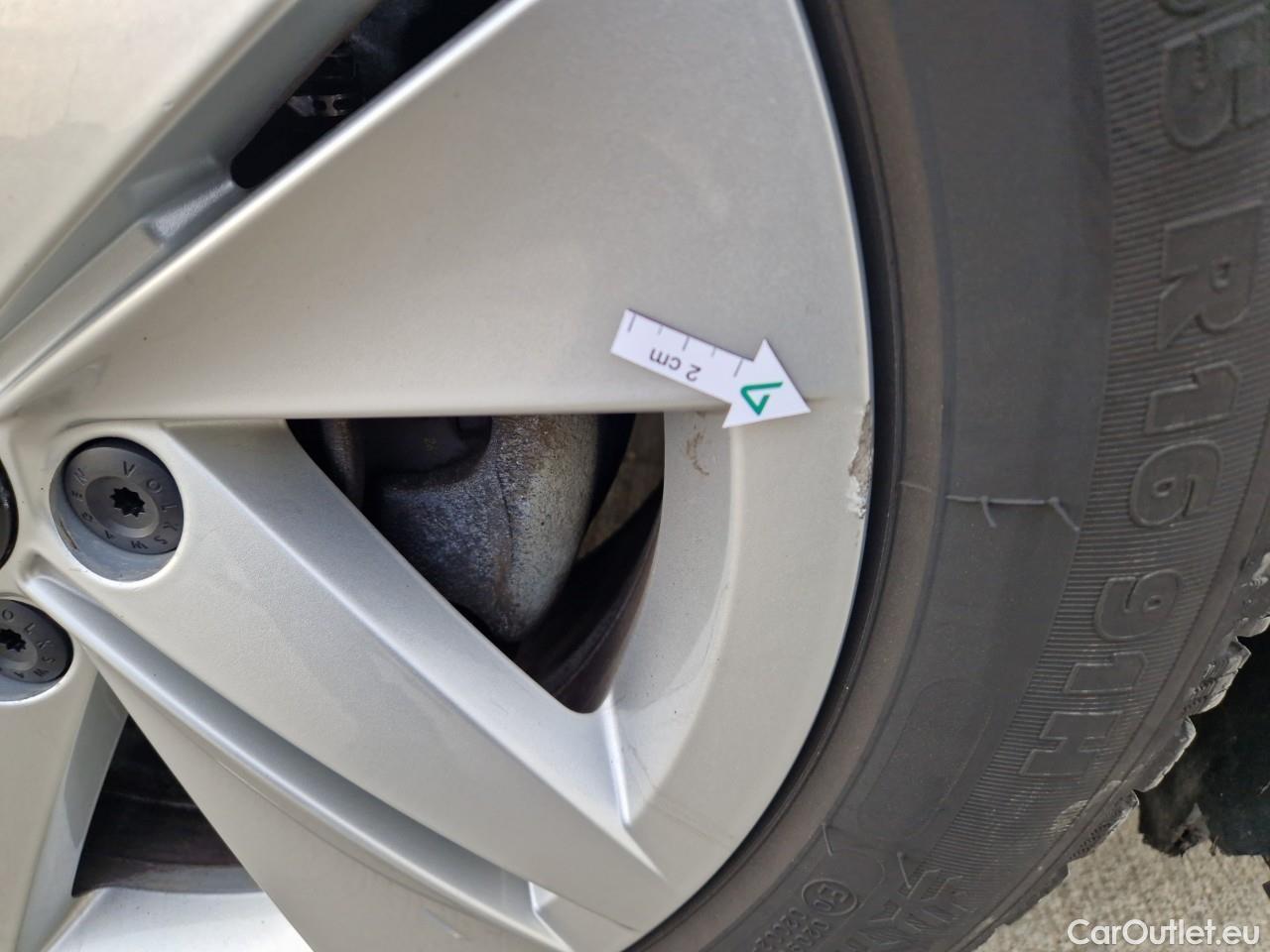  Volkswagen  Golf  Life 1.0 TSI #41