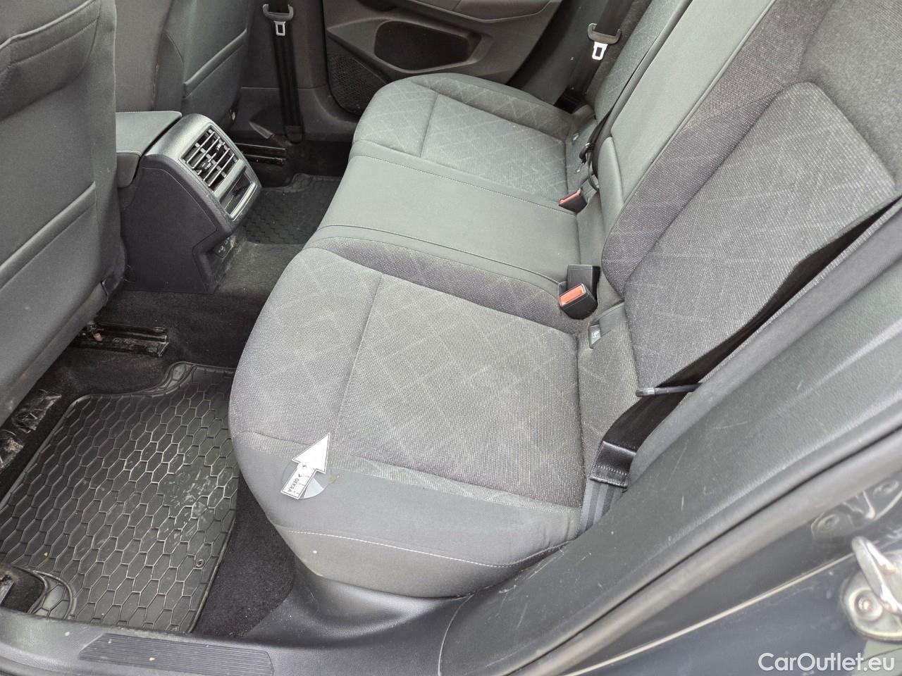  Volkswagen  Golf  Life 1.0 TSI #50