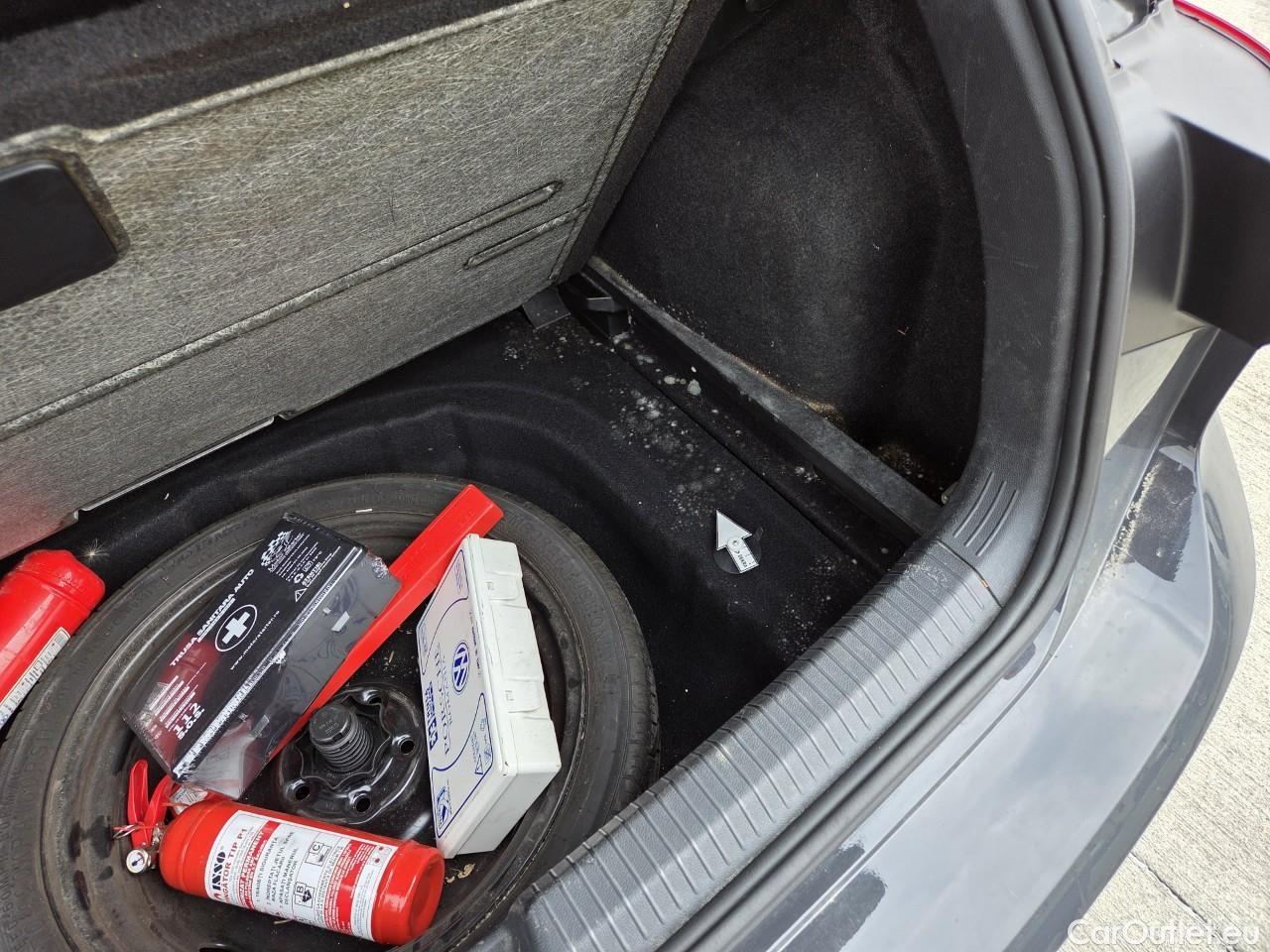  Volkswagen  Golf  Life 1.0 TSI #58