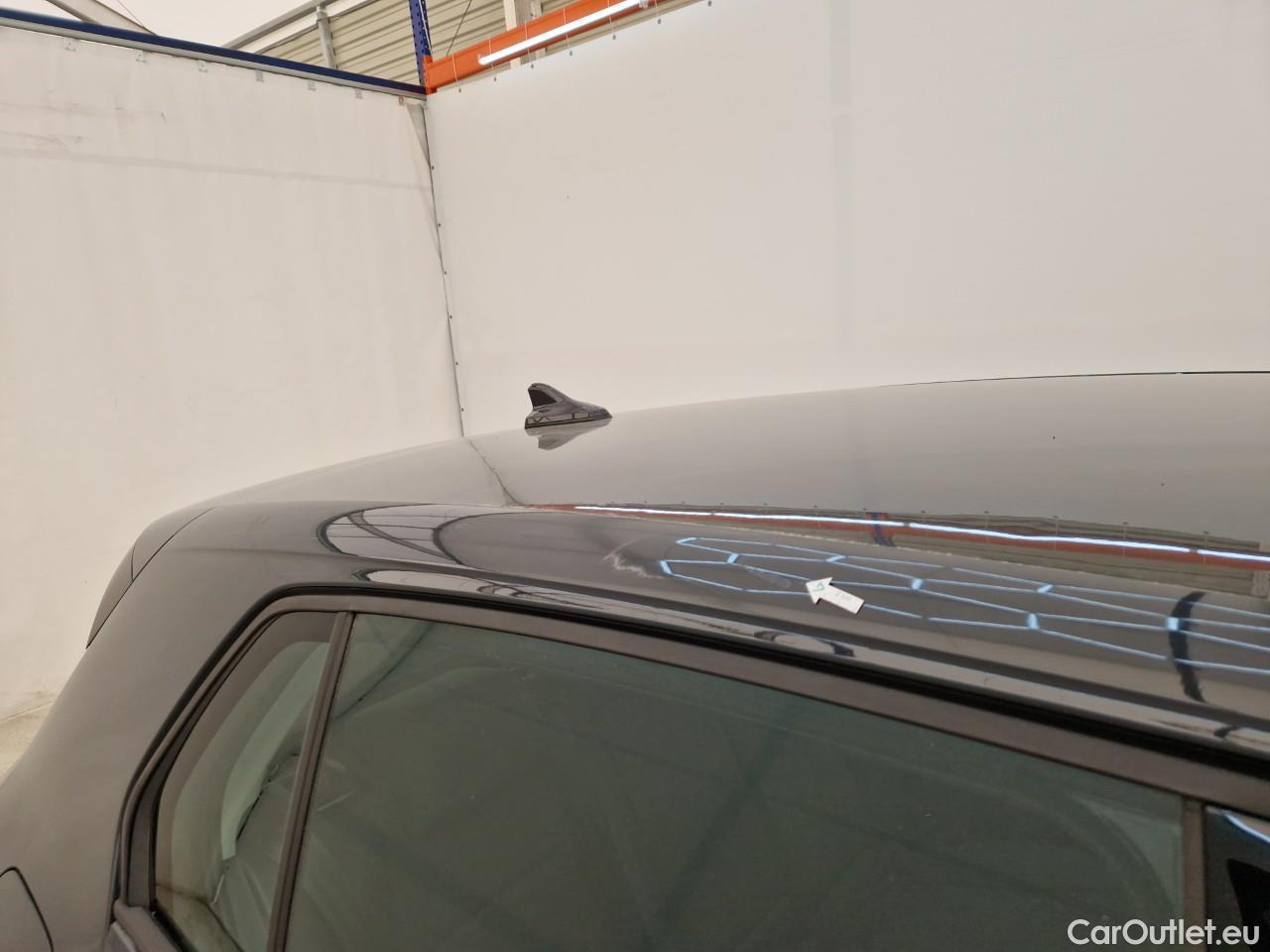  Volkswagen  Golf  Life 1.0 TSI #28