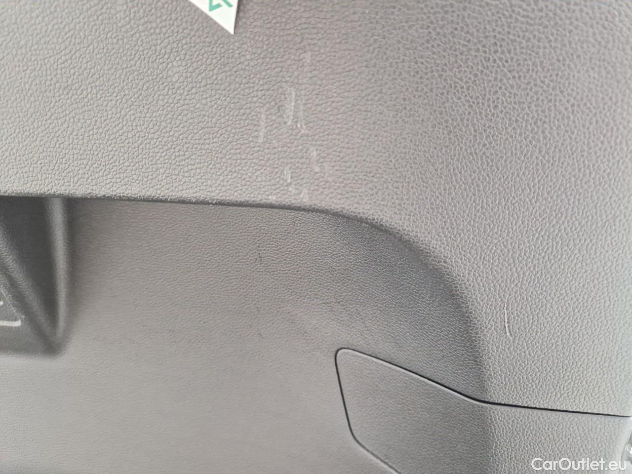  Volkswagen  Golf  Life 1.0 TSI #27