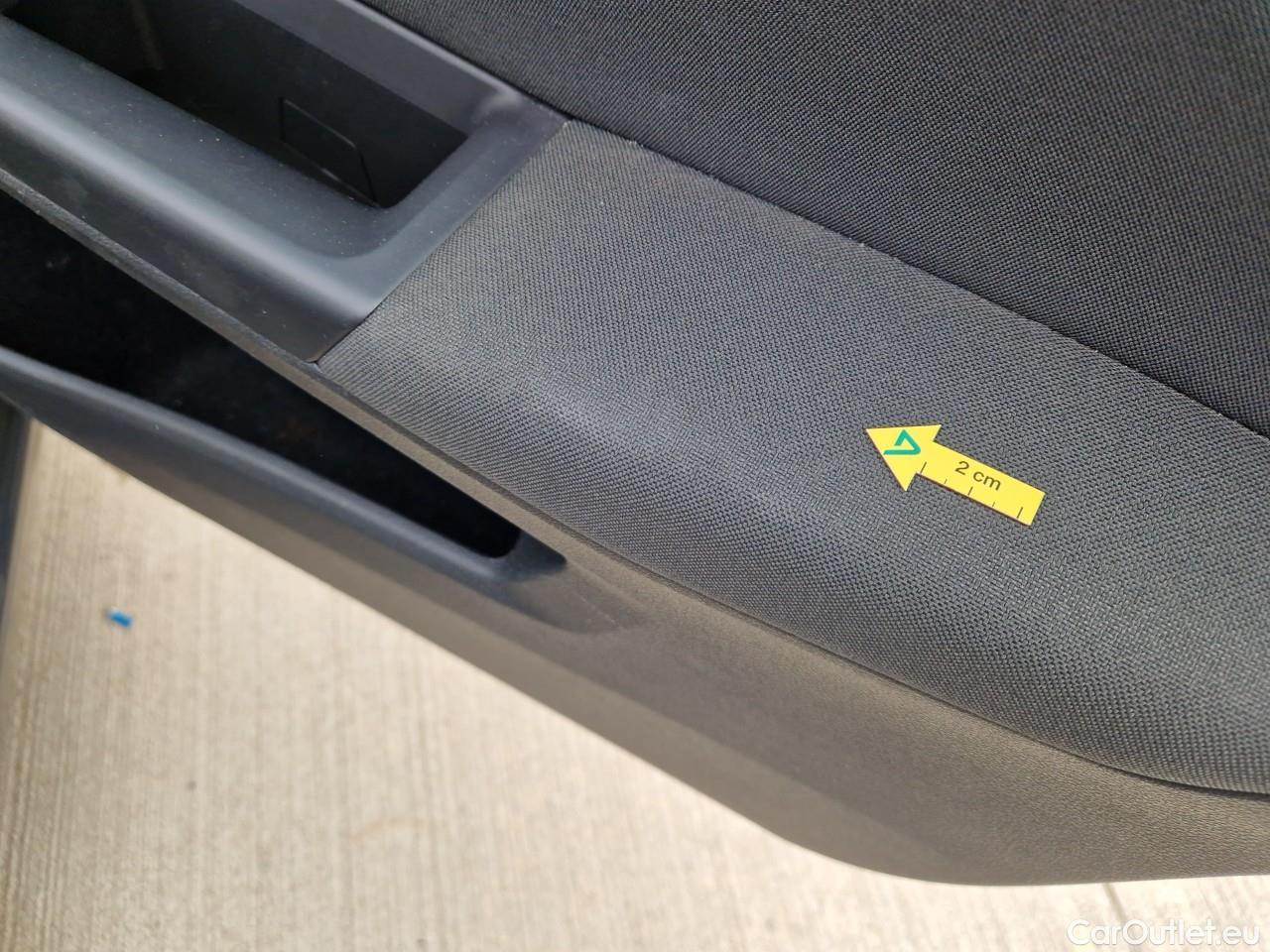  Volkswagen  Golf  Life 1.0 TSI #58