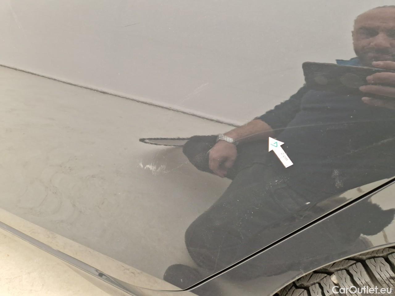  Volkswagen  Golf  Life 1.0 TSI #40