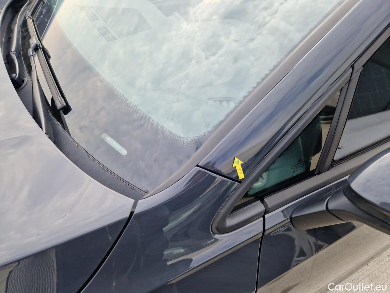  Volkswagen  Golf  Life 1.0 TSI #9