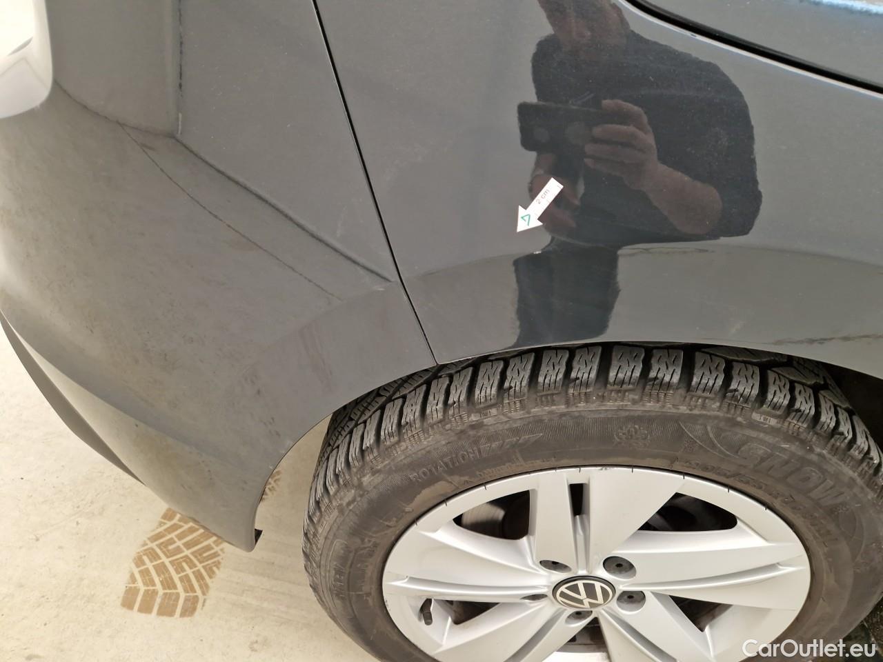  Volkswagen  Golf  Life 1.0 TSI #30