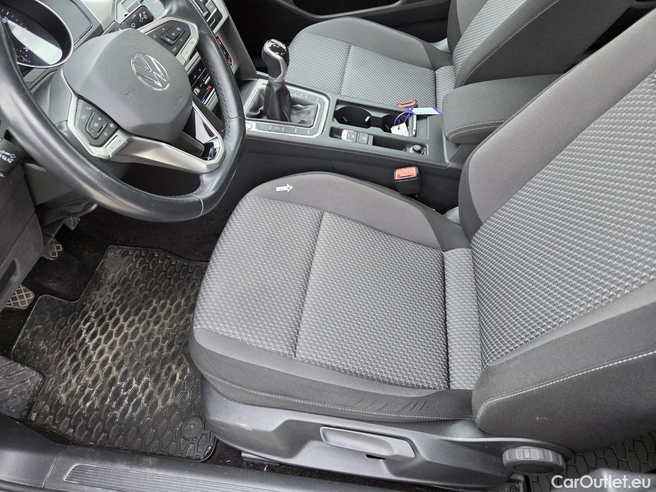  Volkswagen  Passat Advance 1.5 TSI ACT 150 CP #37