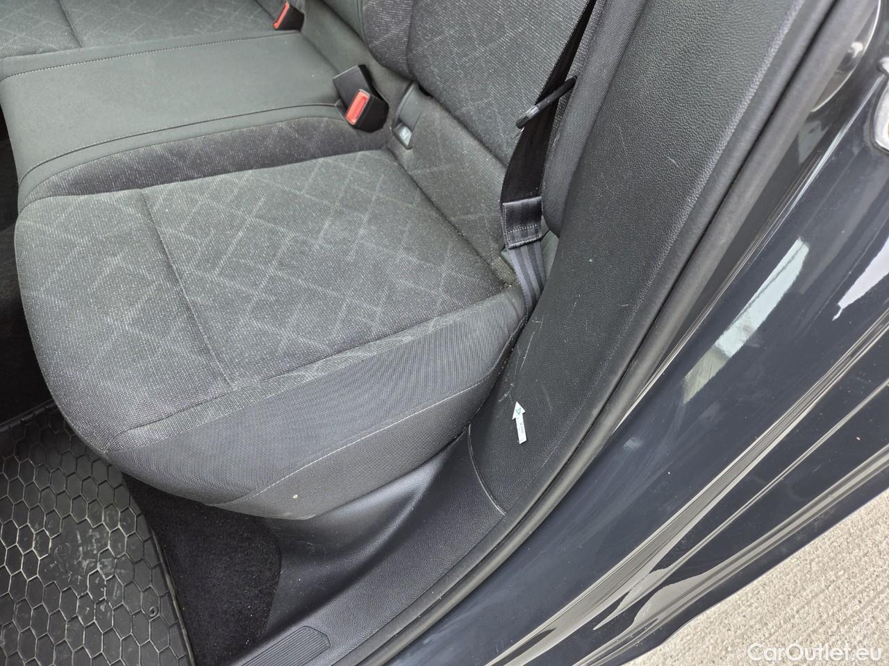  Volkswagen  Golf  Life 1.0 TSI #49