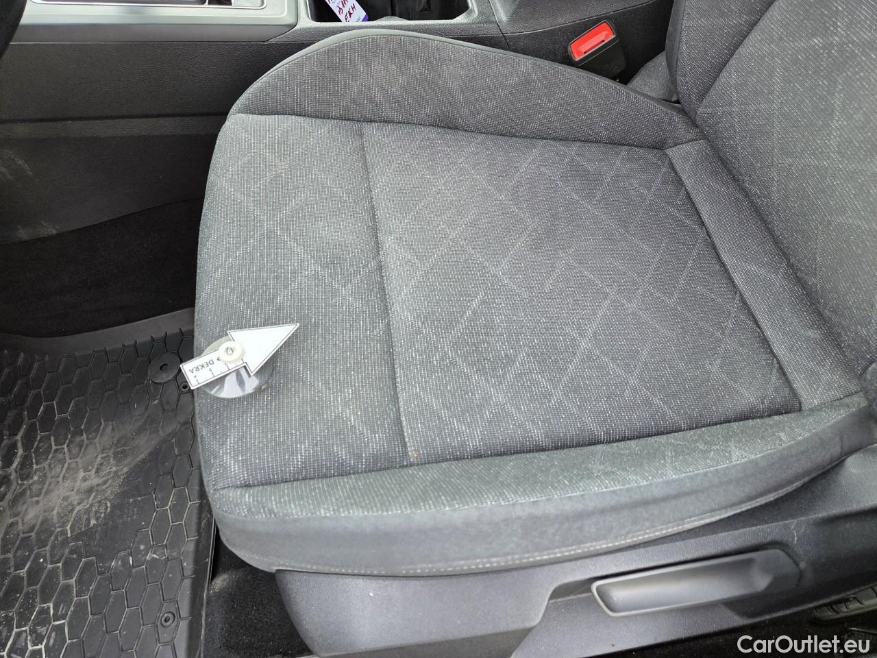  Volkswagen  Golf  Life 1.0 TSI #39