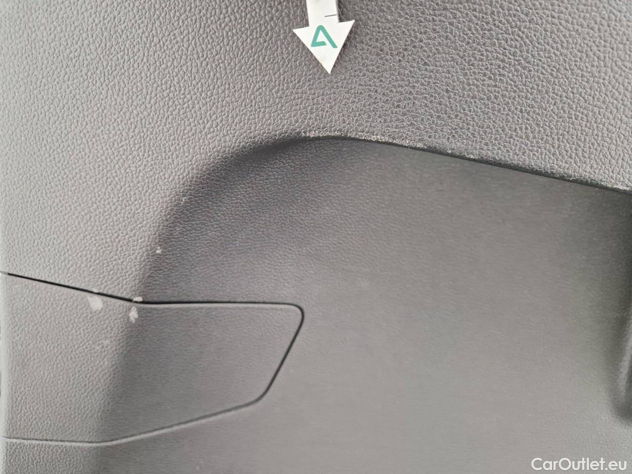  Volkswagen  Golf  Life 1.0 TSI #52