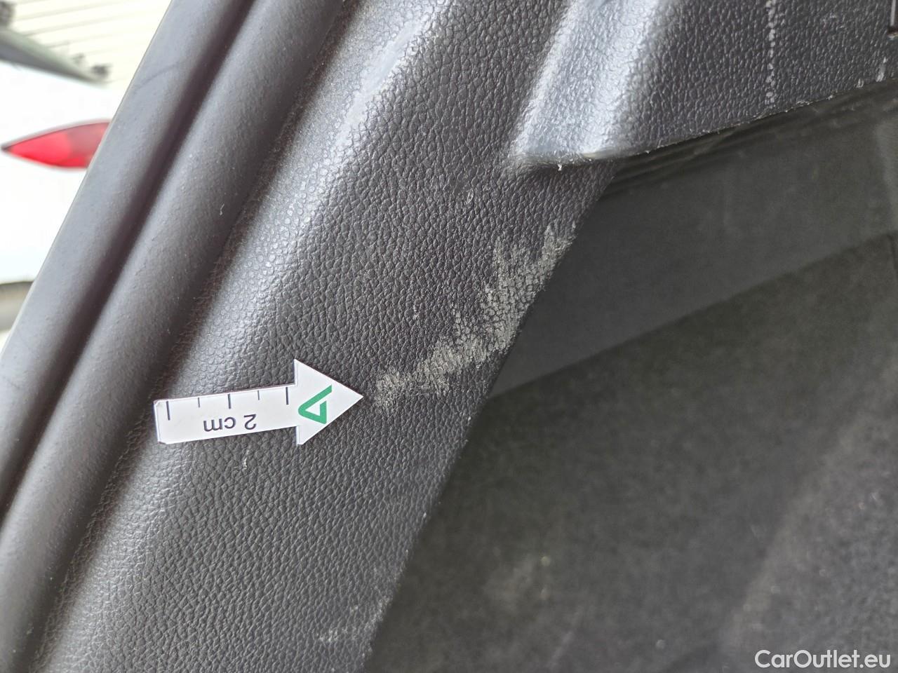  Volkswagen  Golf  Life 1.0 TSI #67