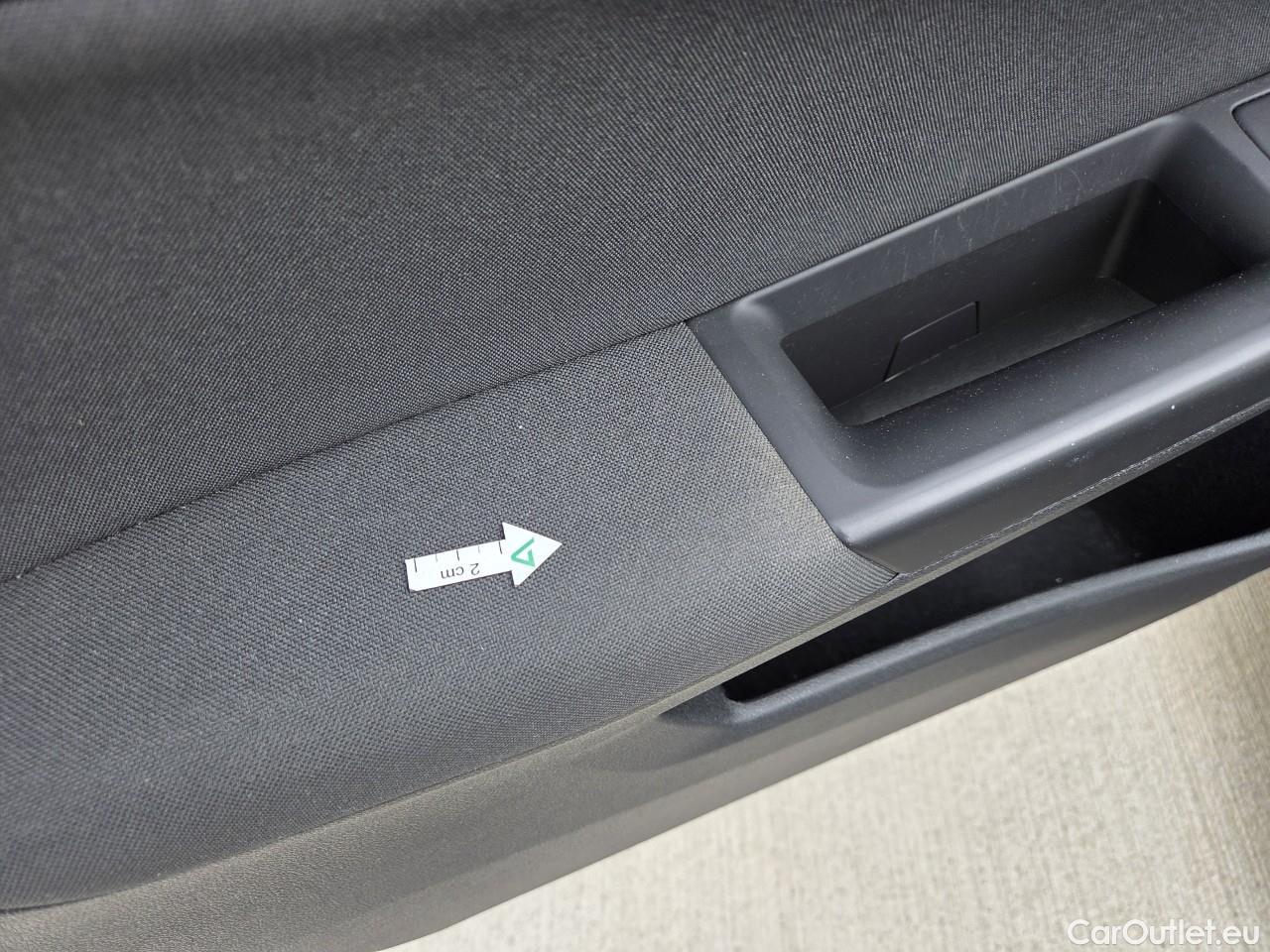  Volkswagen  Golf  Life 1.0 TSI #37