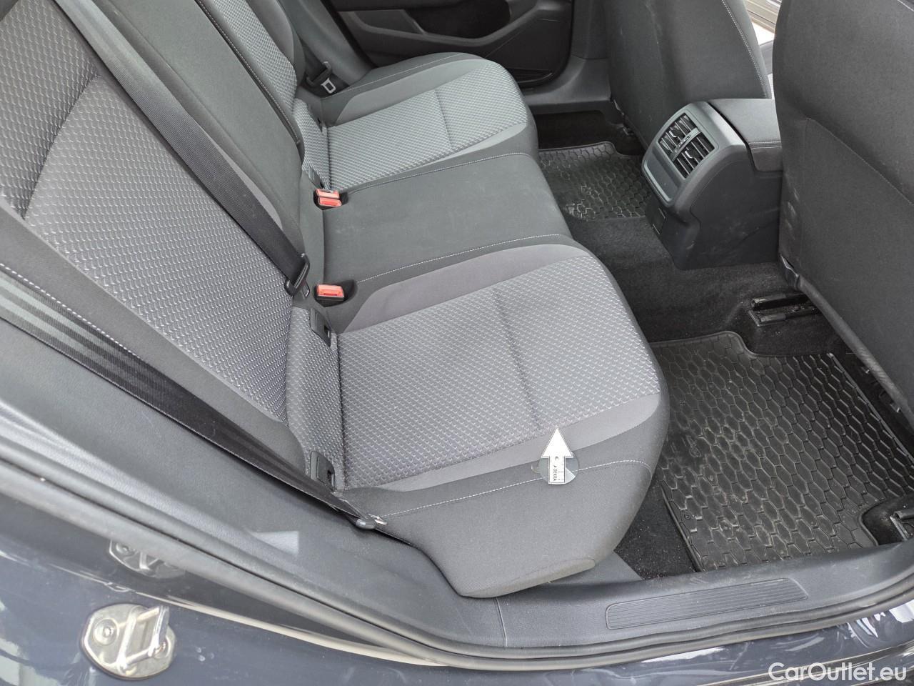  Volkswagen  Passat Advance 1.5 TSI ACT 150 CP #40