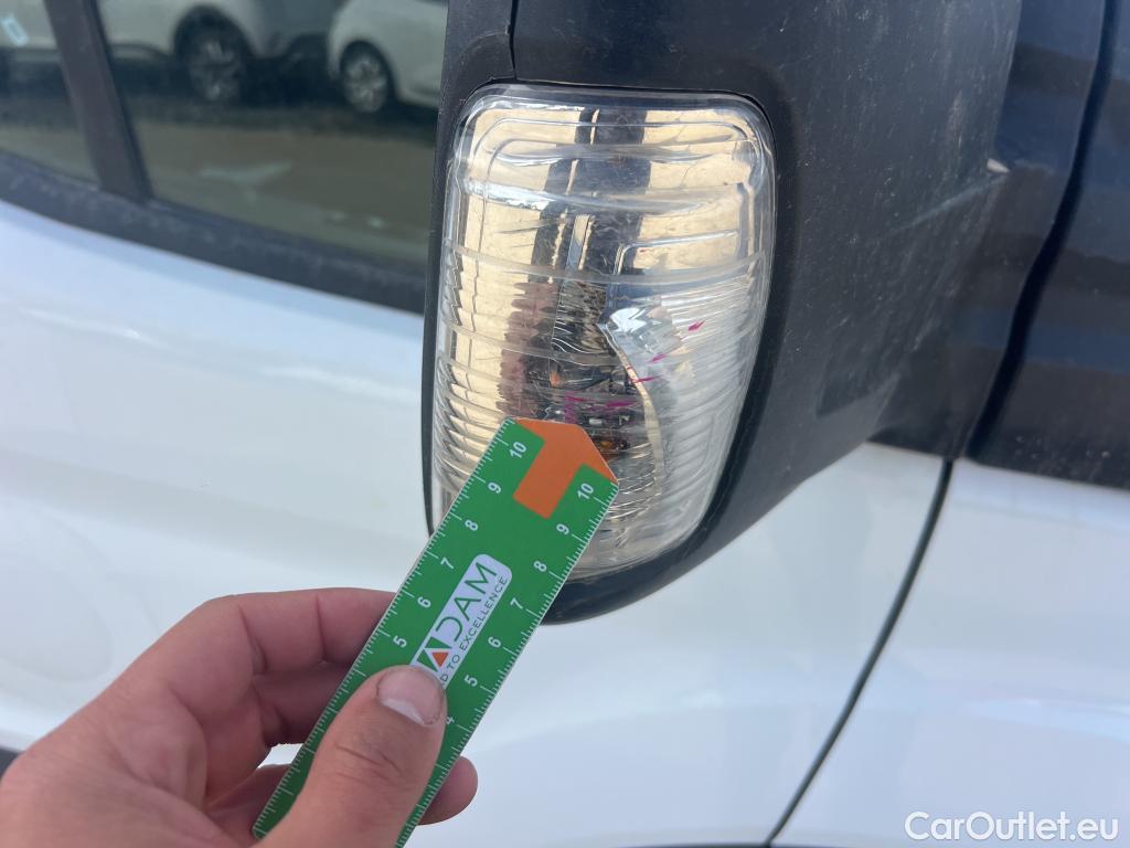  Ford  Transit FORD  / 2013 / 4P / furgón 310 77kW L2H2 Van Trend FWD #41