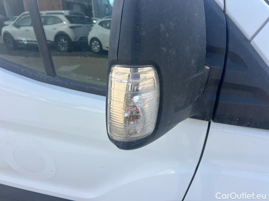  Ford  Transit FORD  / 2013 / 4P / furgón 310 77kW L2H2 Van Trend FWD #40