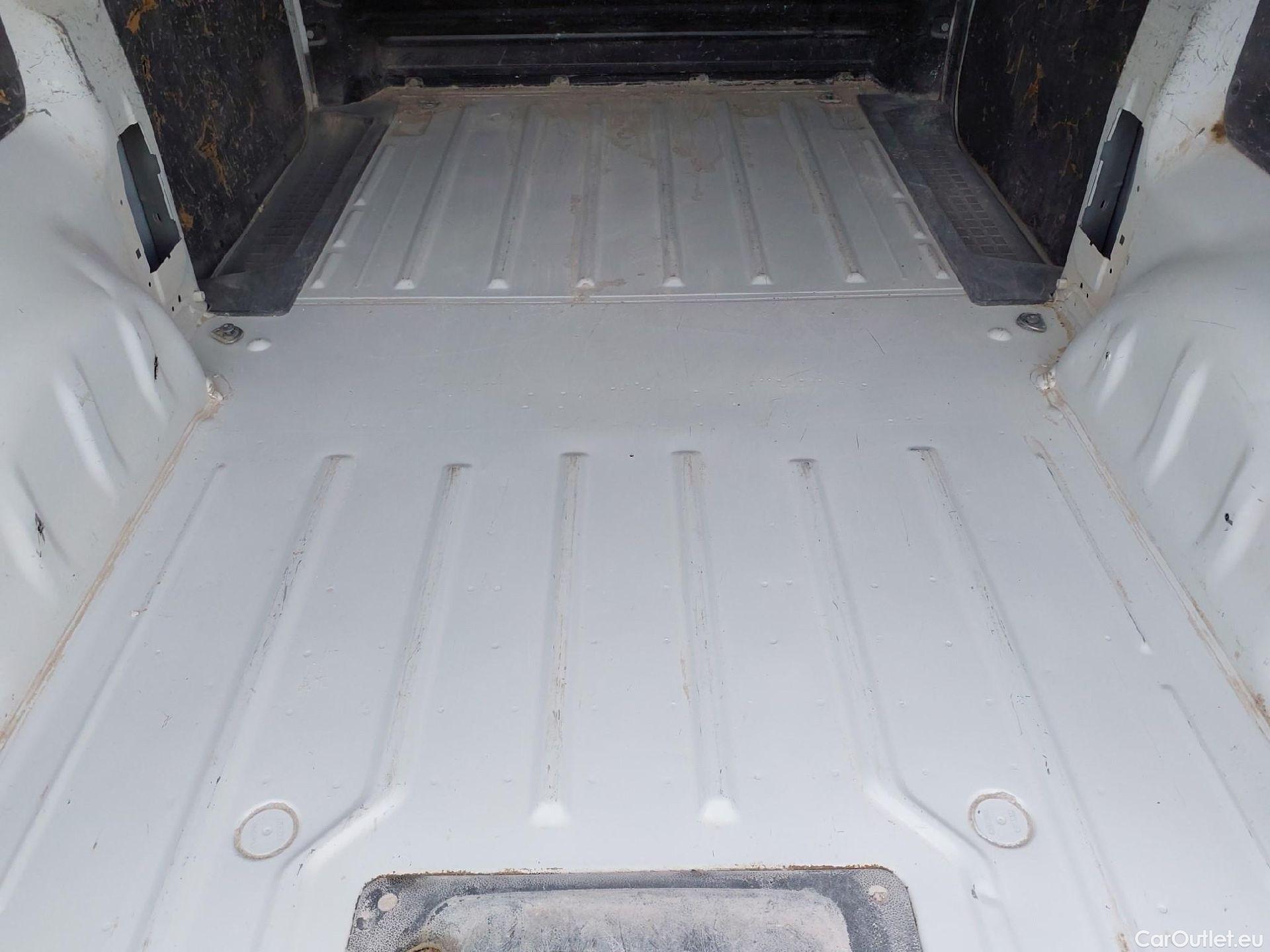  Peugeot  Expert PEUGEOT  / 2016 / 4P / furgón Furgón Pro 2.0 BlueHDi 120 S&S Standard #3