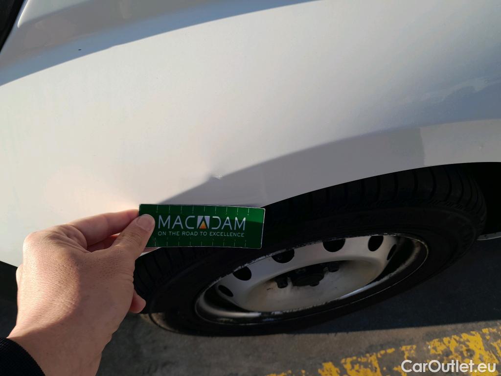  Fiat  Fiorino FIAT  / 2016 / 3P / furgón derivado de turismo Cargo Base 1.4 Natural Power 51kW (70CV) ** #6