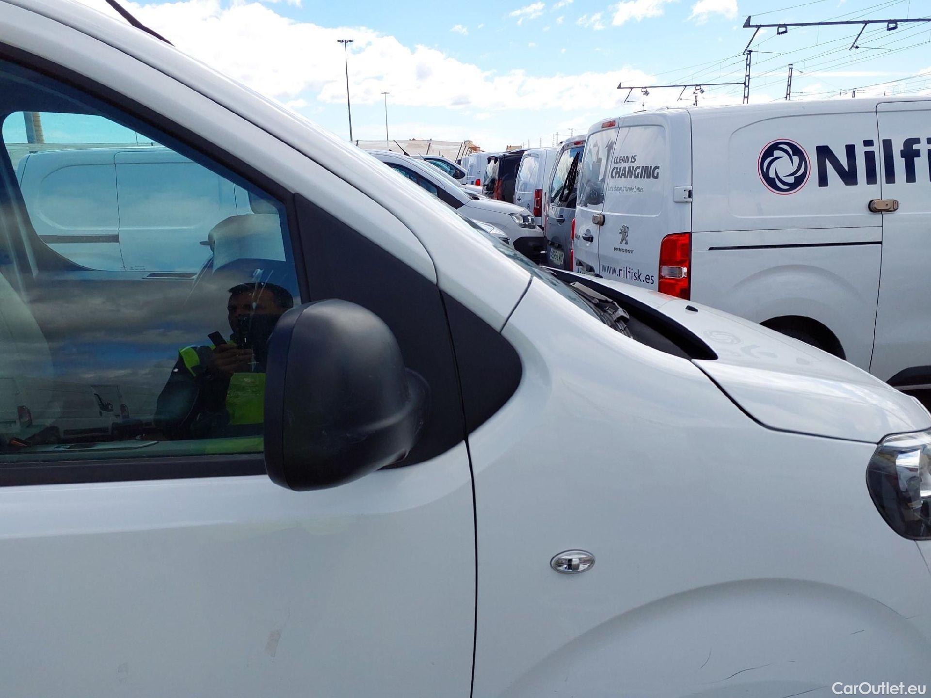  Peugeot  Expert PEUGEOT  / 2016 / 4P / furgón Furgón Pro 2.0 BlueHDi 120 S&S Standard #31