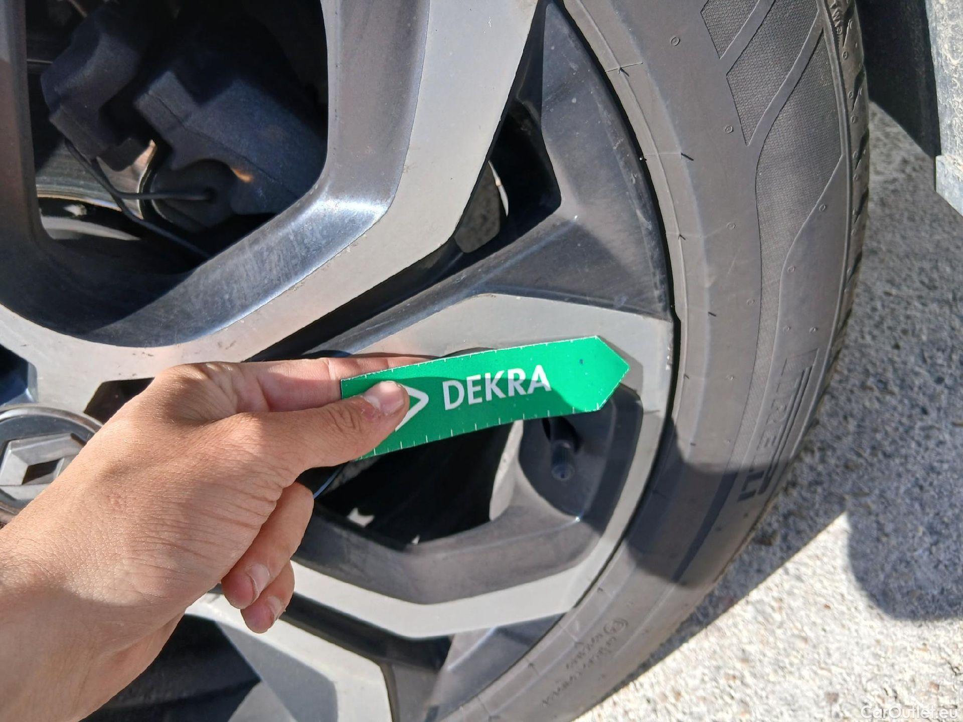  Renault  Arkana RENAULT  / 2021 / 5P / todoterreno Zen TCe 103kW(140CV) EDC Microhíbrido #31