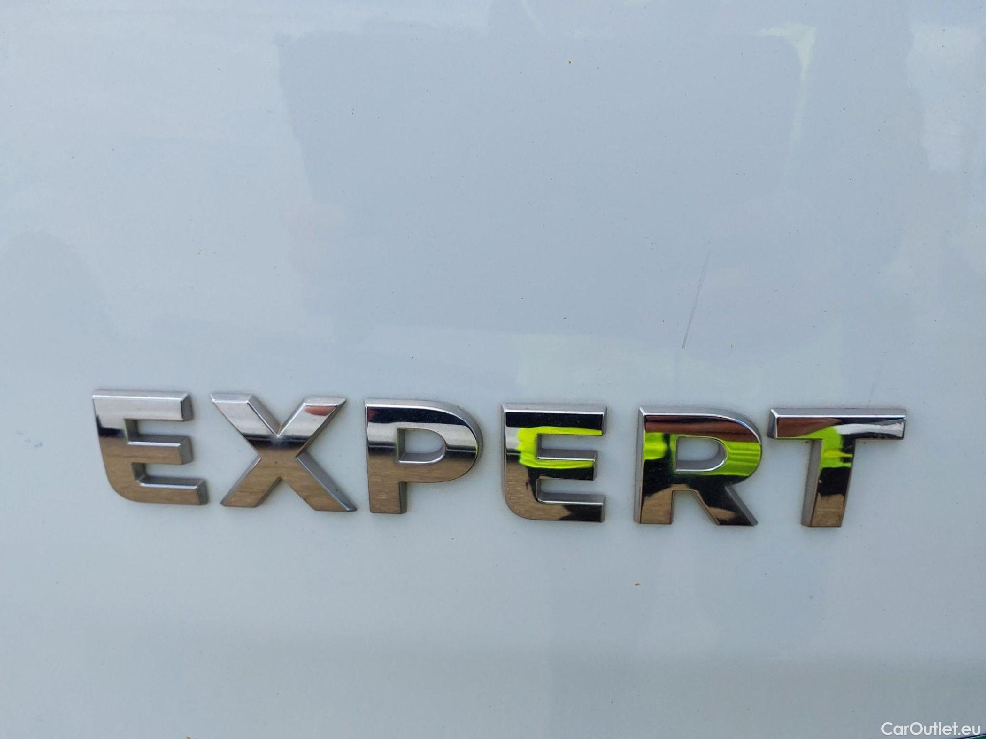  Peugeot  Expert PEUGEOT  / 2016 / 4P / furgón Furgón Pro 2.0 BlueHDi 120 S&S Standard #19