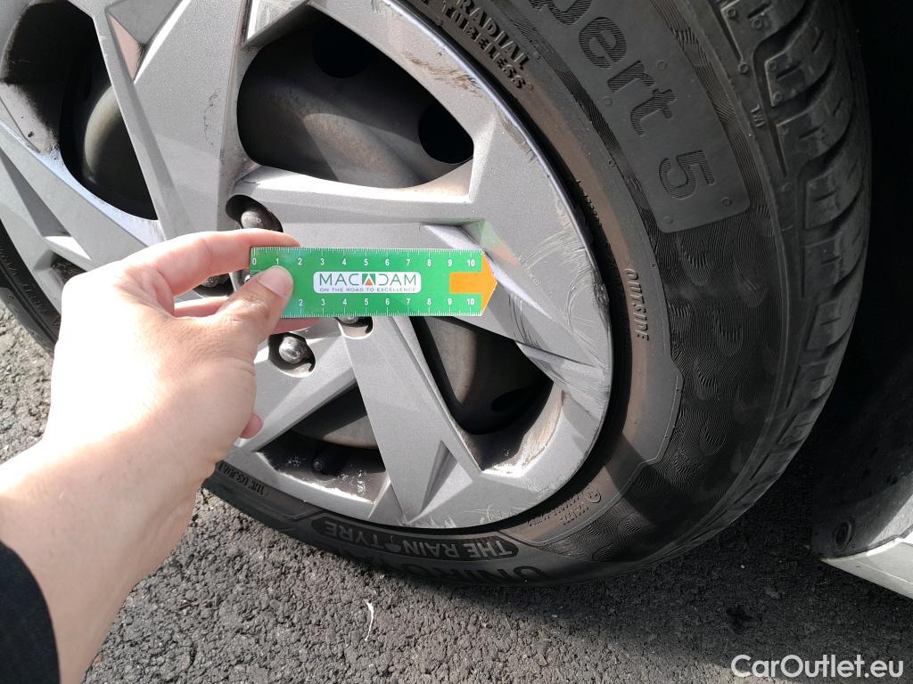  Hyundai  i20 HYUNDAI  / 2020 / 5P / berlina con portón 1.0 TGDI 74kW (100CV) 48V Essence #38