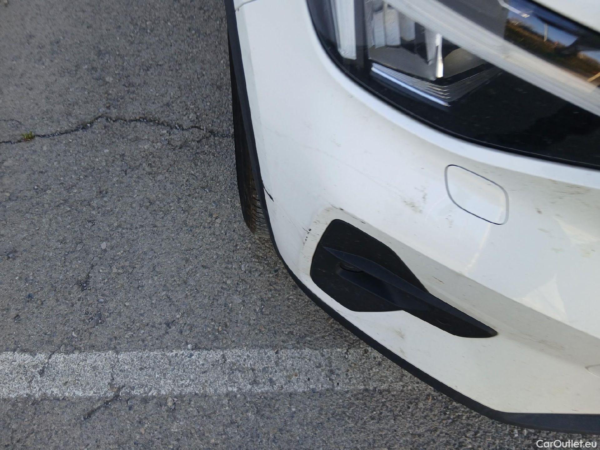  Volvo  XC 40 VOLVO XC40 / 2021 / 5P / todoterreno 2.0 B3 G Core Dark Auto #2