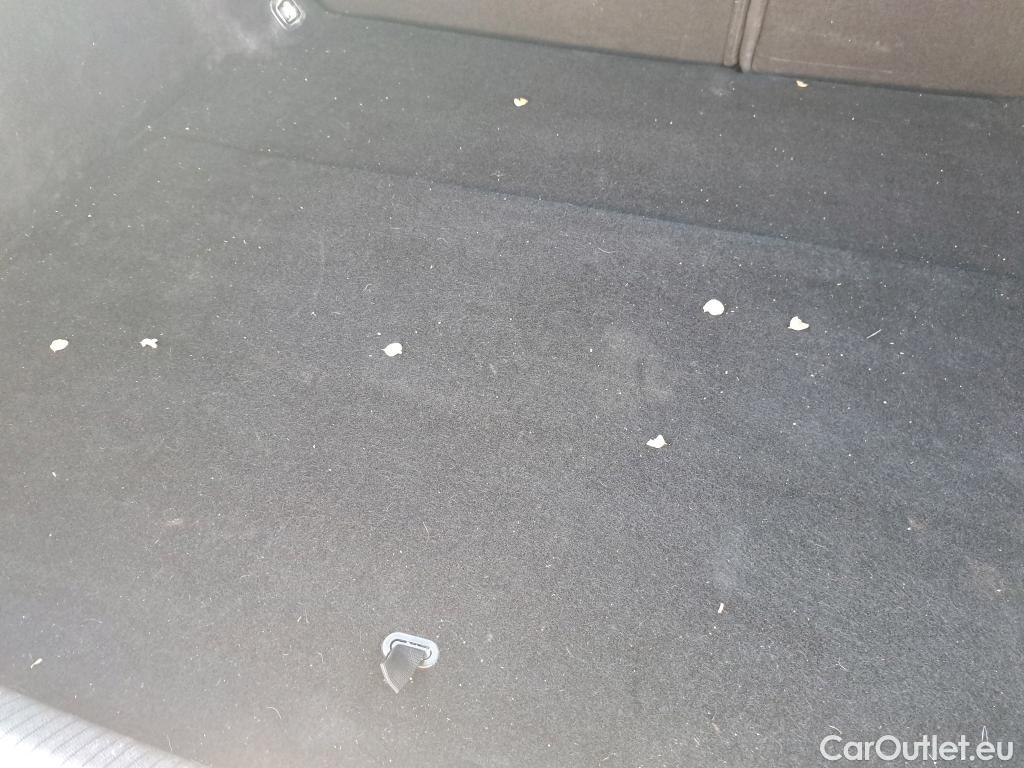  Peugeot  508 PEUGEOT  / 2018 / 5P / berlina con portón 5P Active Pack BlueHDi 130 S&S EAT8 (AC2) #24