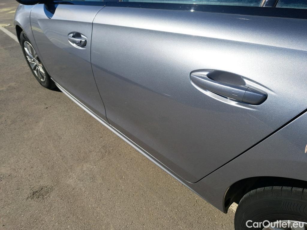  Peugeot  508 PEUGEOT  / 2018 / 5P / berlina con portón 5P Active Pack BlueHDi 130 S&S EAT8 (AC2) #33