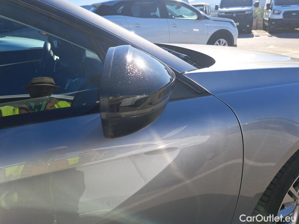  Peugeot  508 PEUGEOT  / 2018 / 5P / berlina con portón 5P Active Pack BlueHDi 130 S&S EAT8 (AC2) #35