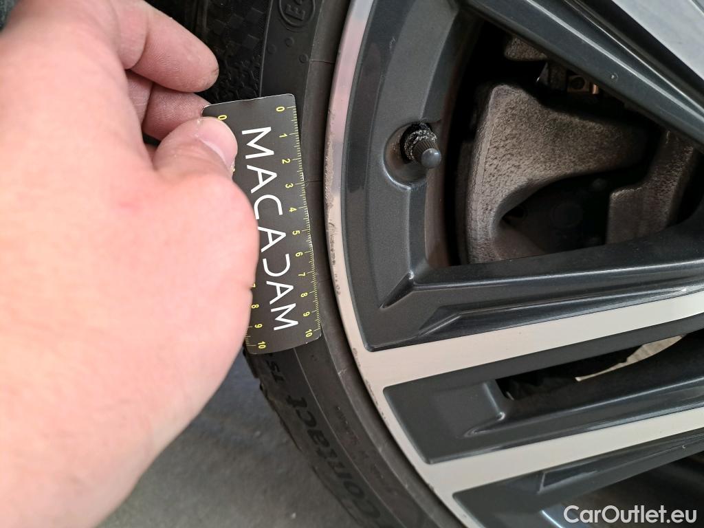  Bmw  Serie 2 BMW Série 2 Gran Coupé / 2019 / 4P / Berline 220D AUTO Business Design #18