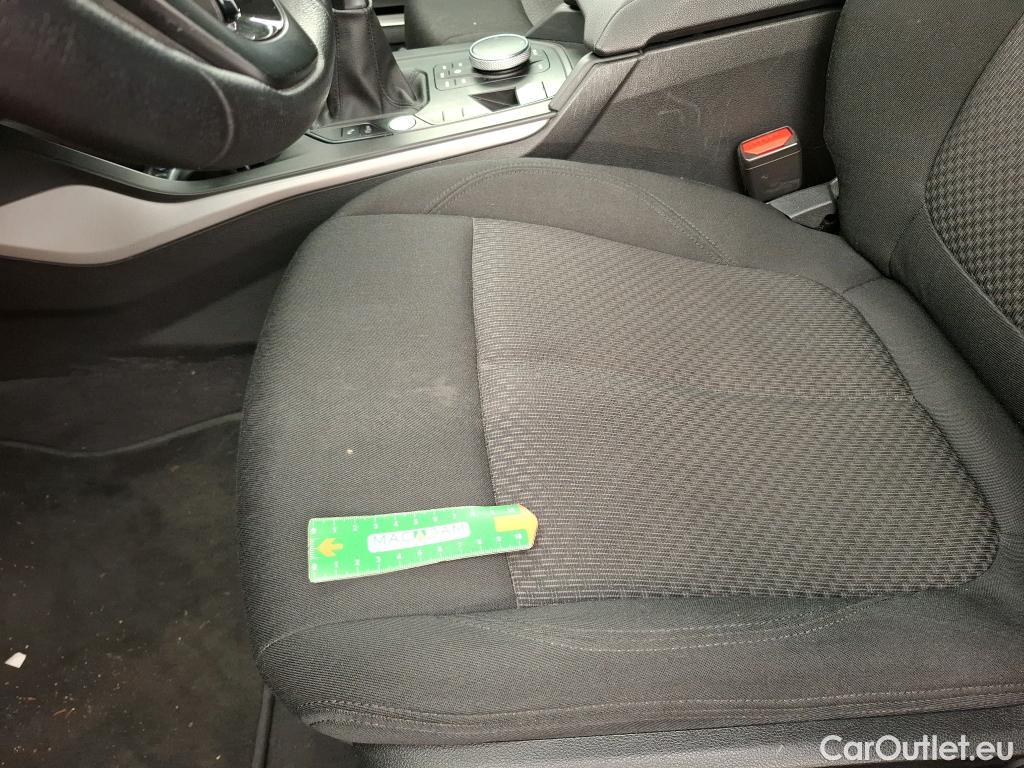  Bmw  Serie 1 BMW Série 1 / 2019 / 5P / Berline 116i Business Design #37