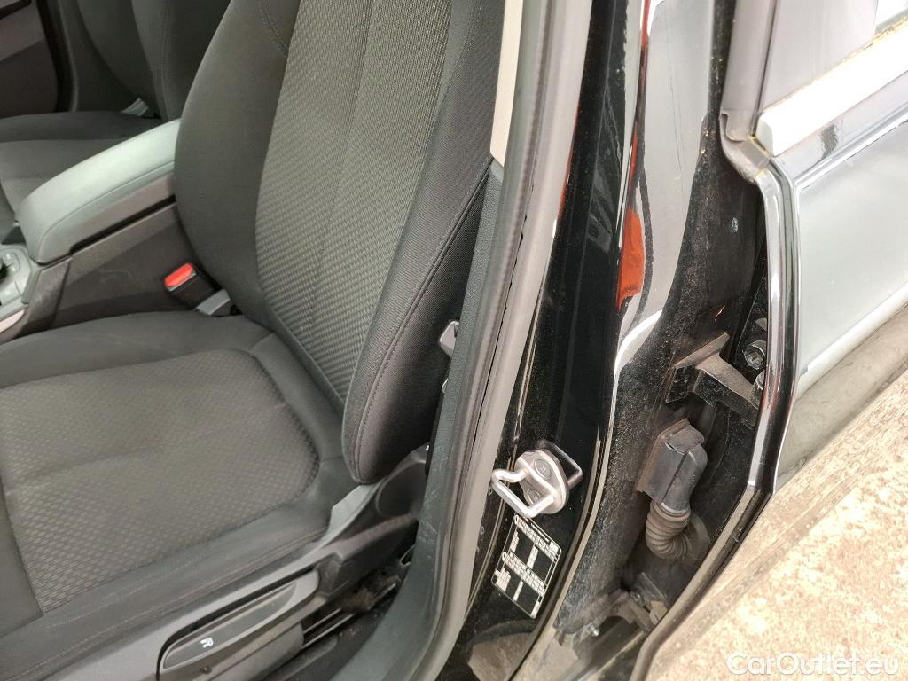  Bmw  Serie 1 BMW Série 1 / 2019 / 5P / Berline 116i Business Design #27