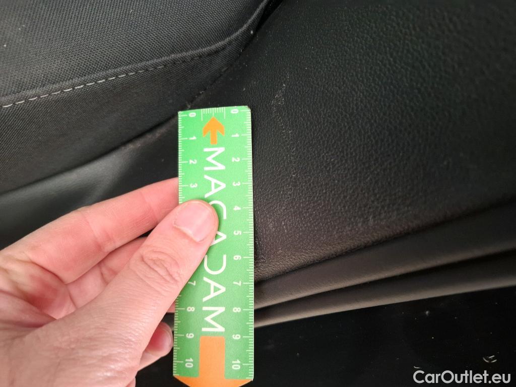  Volkswagen  Golf  VOLKSWAGEN / 2020 / 5P / Berline 2.0 TDI SCR 115 DSG7 Life Busi #24