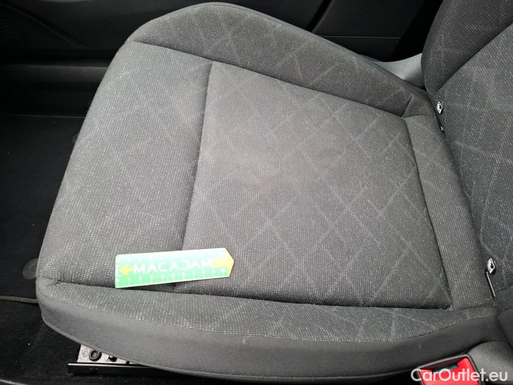  Volkswagen  Golf  VOLKSWAGEN / 2020 / 5P / Berline 2.0 TDI SCR 115 DSG7 Life Busi #30