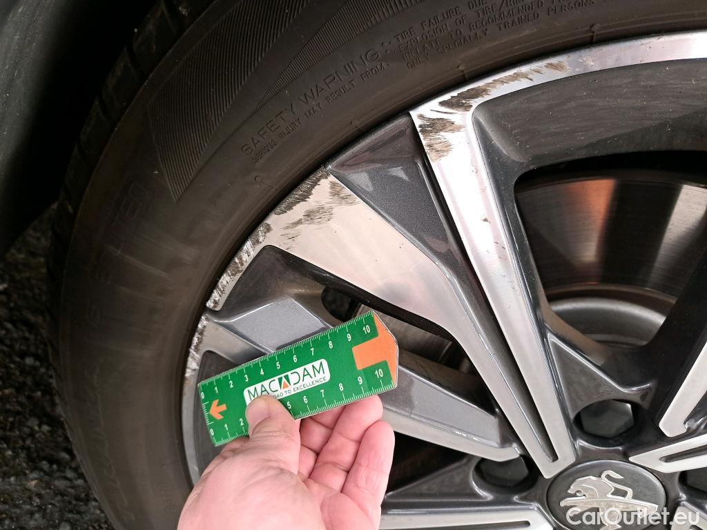  Peugeot  508 PEUGEOT  SW / 2018 / 5P / Break HYBRID 225 E-EAT8 Allure Pack #14