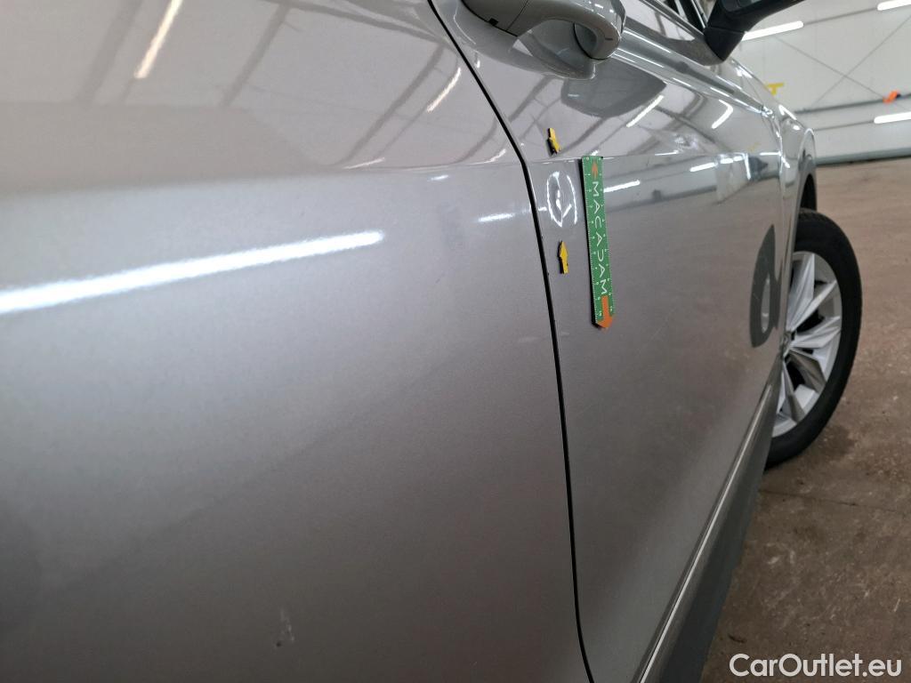  Volkswagen  Tiguan VOLKSWAGEN  / 2016 / 5P / SUV 2.0 TDI 150 DSG7 Carat #2