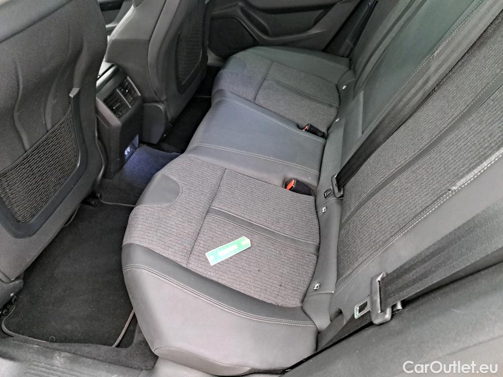  Peugeot  508 PEUGEOT  SW / 2018 / 5P / Break HYBRID 225 E-EAT8 Allure Pack #16