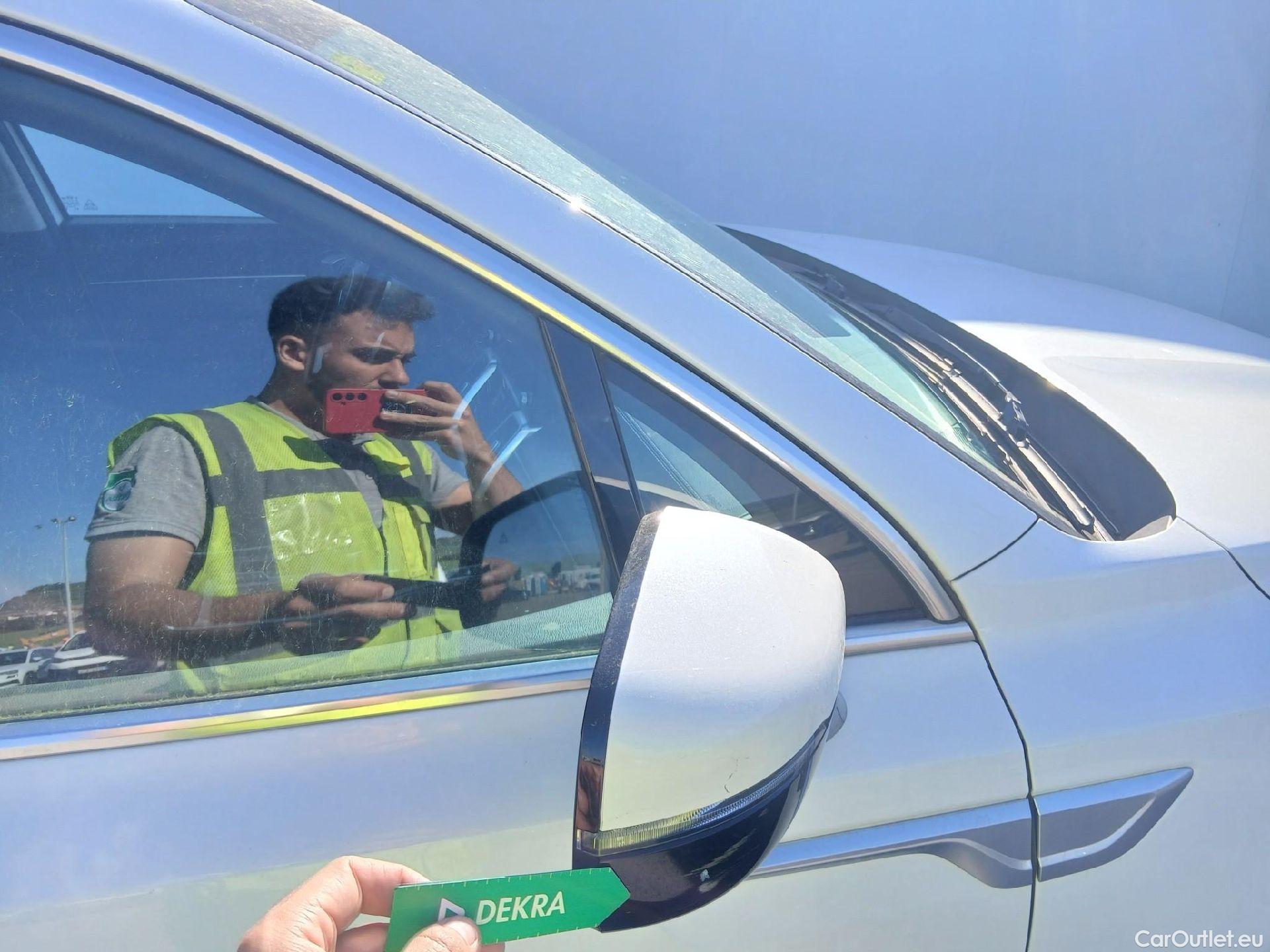  KIA  Sorento KIA  / 2020 / 5P / todoterreno 2.2 CRDi Emotion DCT 4x4 7pl #33