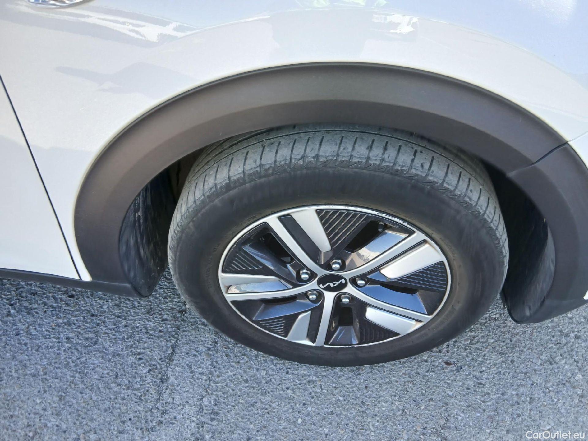  KIA  Niro KIA  / 2019 / 5P / crossover 1.6 GDi HEV 104kW (141CV) Concept #9