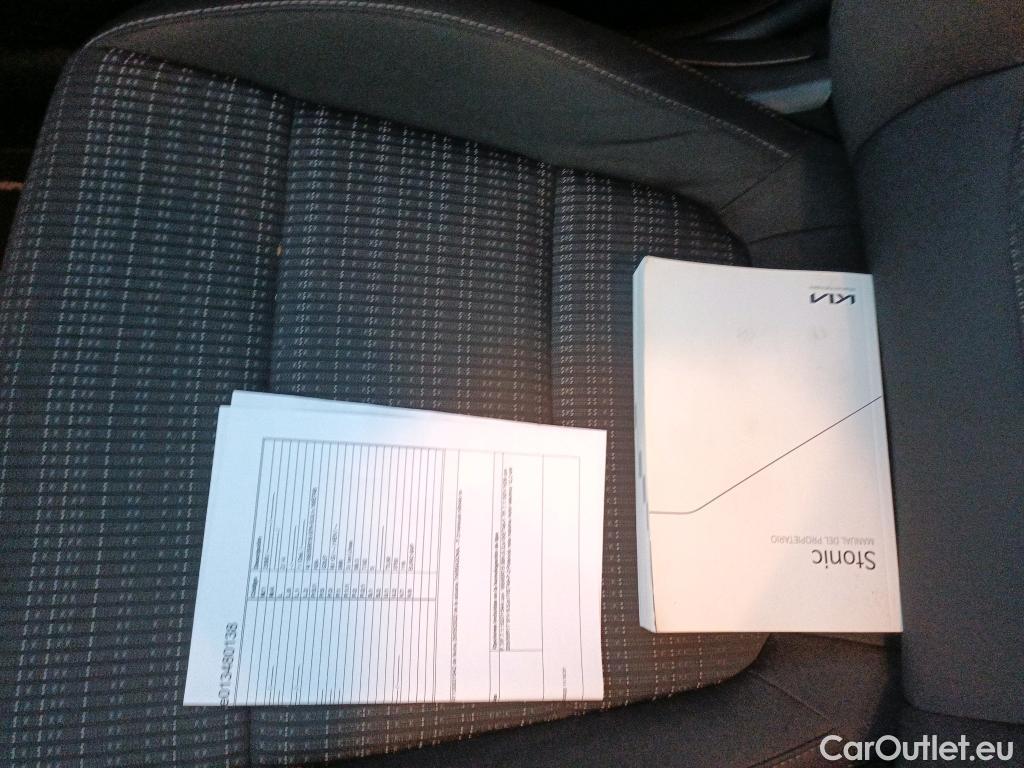  KIA  STONIC KIA  / 2017 / 5P / todoterreno 1.0 T-GDi 88kW (120CV) MHEV iMT Drive #13