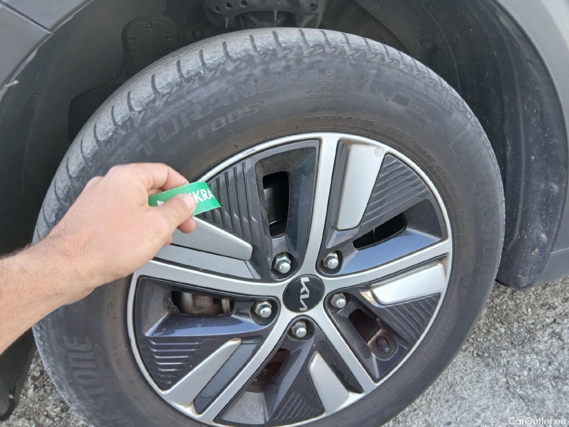  KIA  Niro KIA  / 2019 / 5P / crossover 1.6 GDi HEV 104kW (141CV) Concept #6