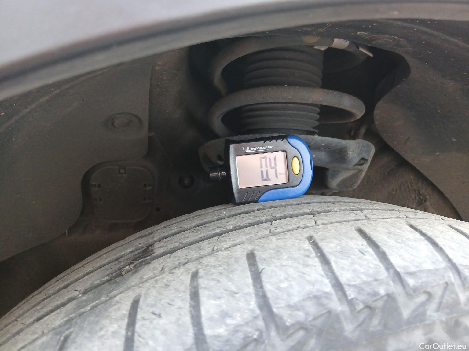  KIA  Niro KIA  / 2019 / 5P / crossover 1.6 GDi HEV 104kW (141CV) Concept #7