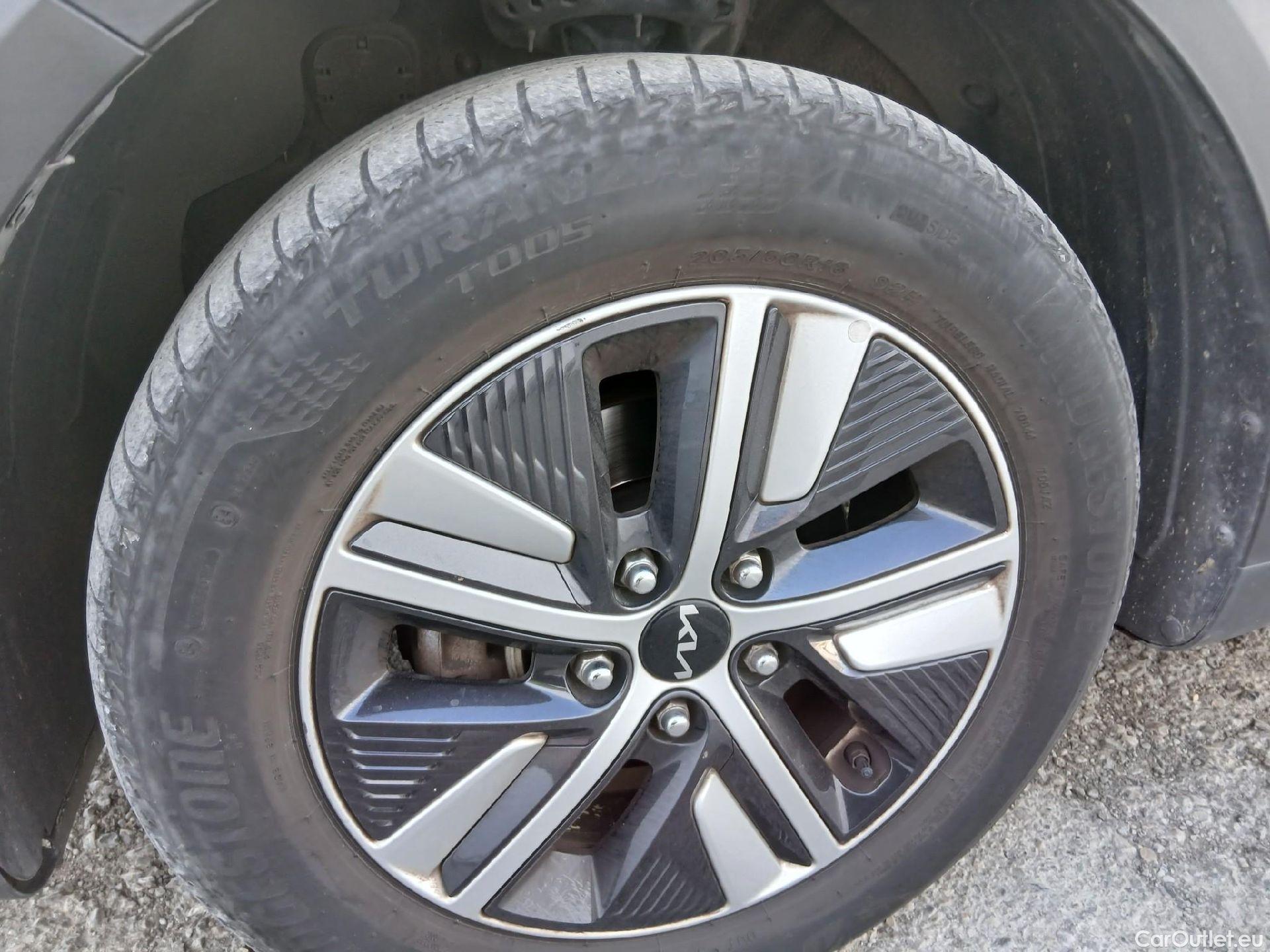  KIA  Niro KIA  / 2019 / 5P / crossover 1.6 GDi HEV 104kW (141CV) Concept #5